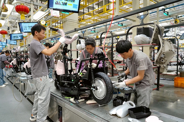 电动车生产车间。谢海兵摄