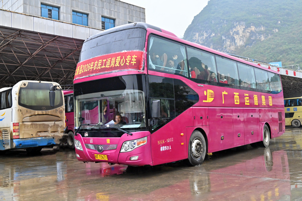 爱心专车启程。