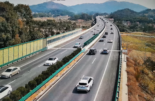 春節期間轄區高速車流。靈山運營分公司供圖