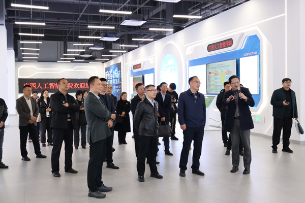 人工智能专题考察现场。桂林旅游学院供图
