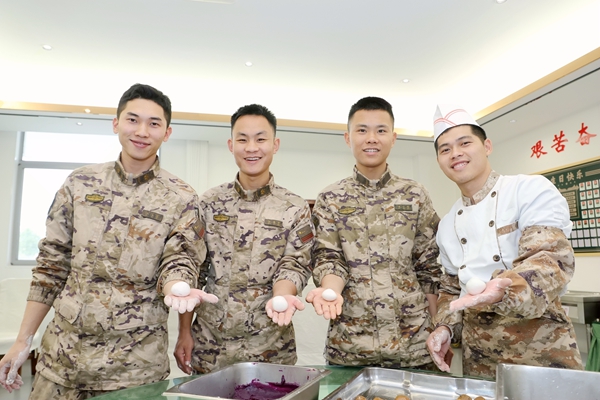 官兵展示成果。欧伟彬摄
