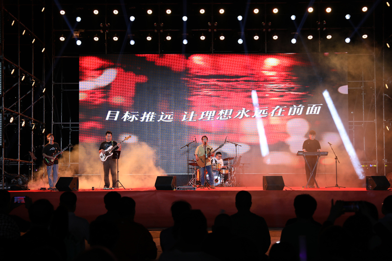 容县第四届庆元宵露天音乐节。梁涵摄