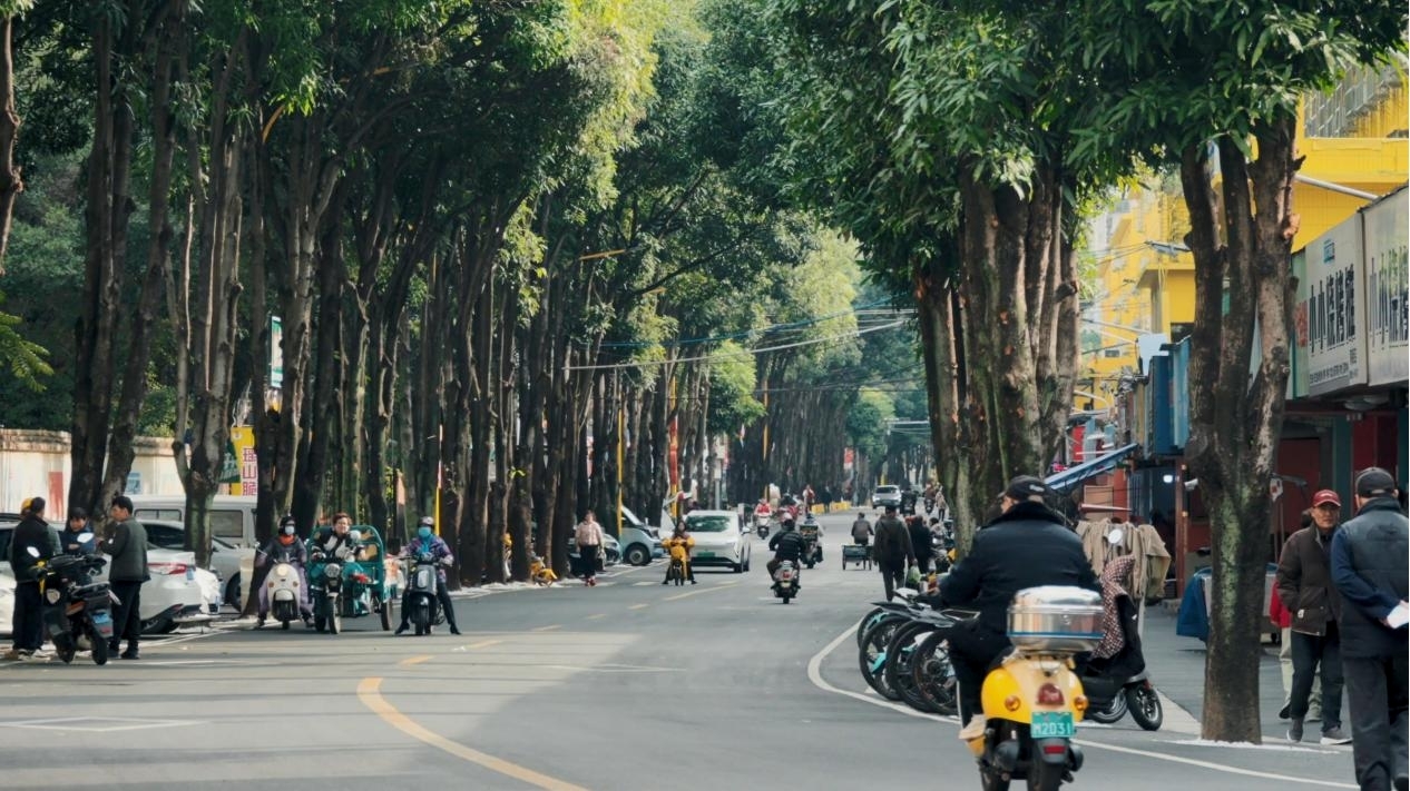 改造后干净整洁的街道。南宁产投华创发展有限责任公司供图