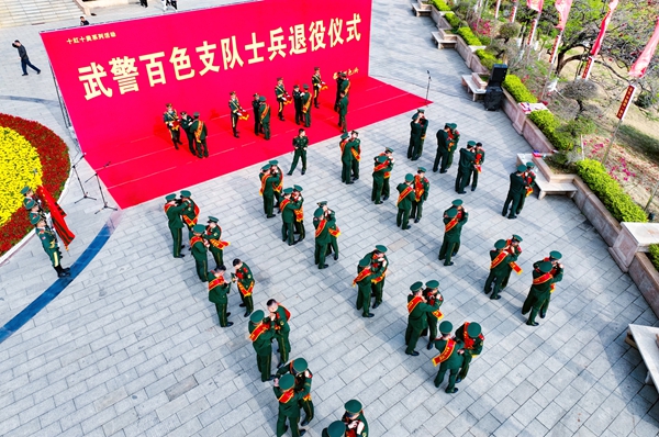 退役仪式现场。李家涛摄