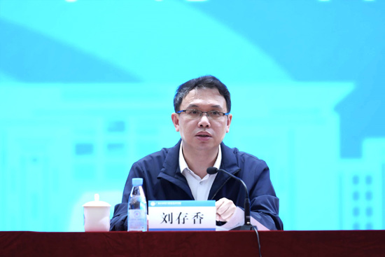 刘存香主持会议。李浩摄