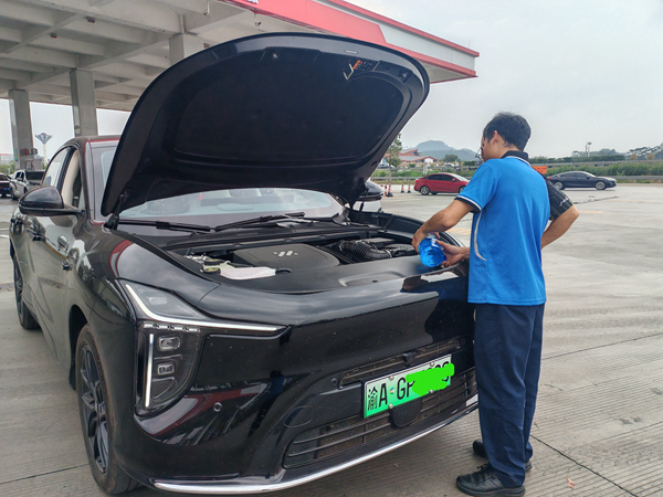 為過往車輛加玻璃水_副本