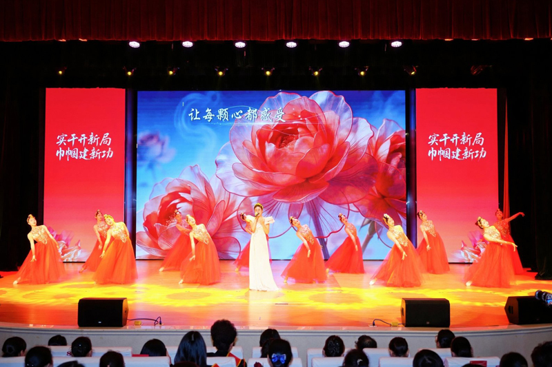 現場文藝表演。