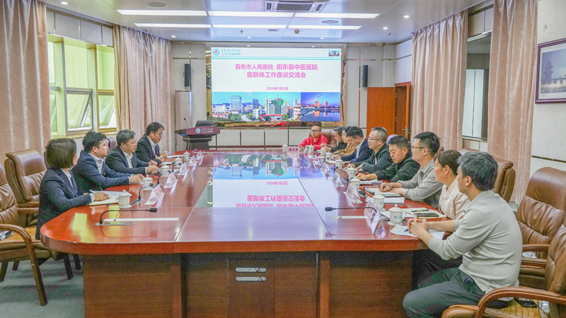 座谈会现场。米儒聪摄