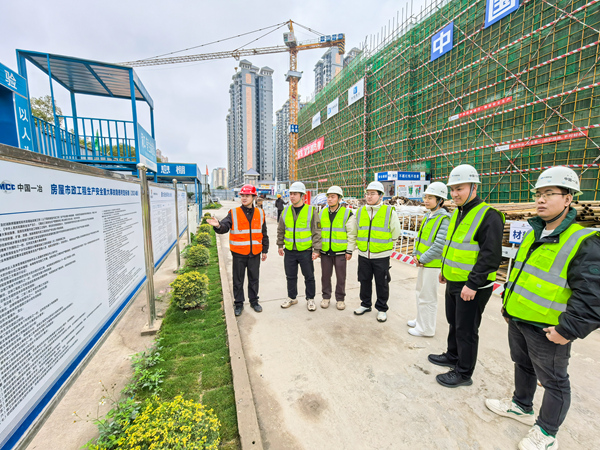 貴港-玉林項目片區團支部開展“青安崗”安全大檢查。中國一冶供圖