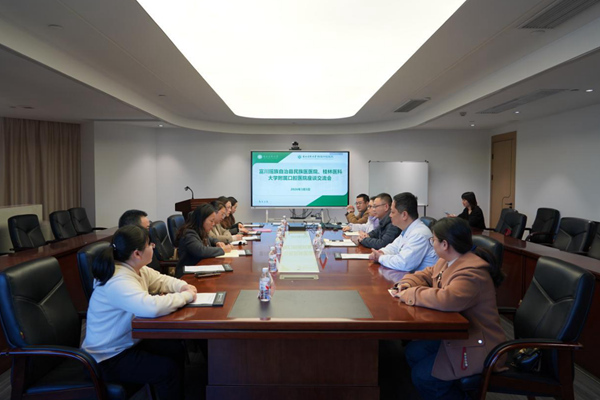 座谈会现场。黄宁摄