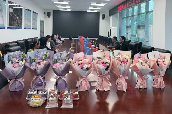 座谈会现场。梁锦华摄