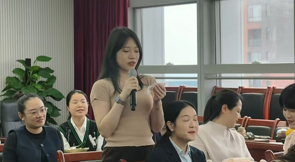 学员分享节日祝福。韦莉兰摄