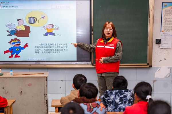 志愿者授课。
