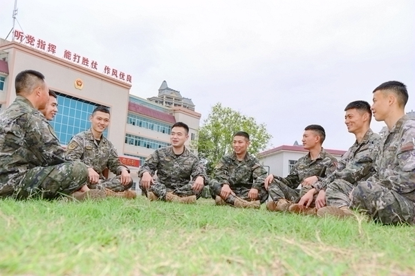 官兵们常态开展谈心交心活动。刘谦摄
