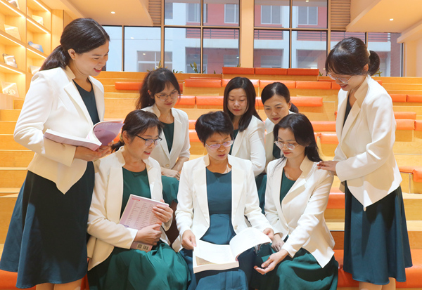 护理学基础教研室团队。右江民族医学提供