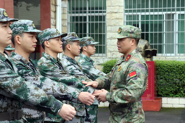 预定新兵训练。姚玮怿摄