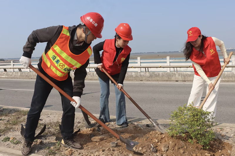 植樹現場。莫雲海攝