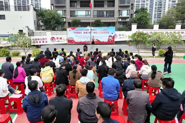 “桂姐姐”宣讲队深入村屯(社区)、产业园区开展宣讲。