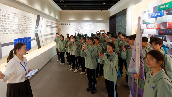 学员参观广西民族大学文化研习基地。主办方供图