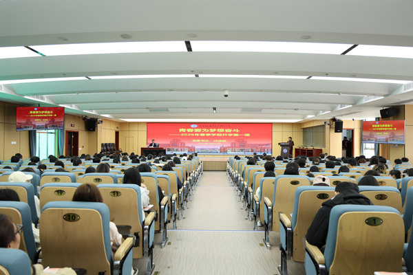 开学第一课主会场。侯燕萍摄