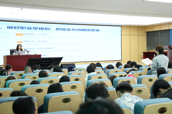 互动环节。侯燕萍摄