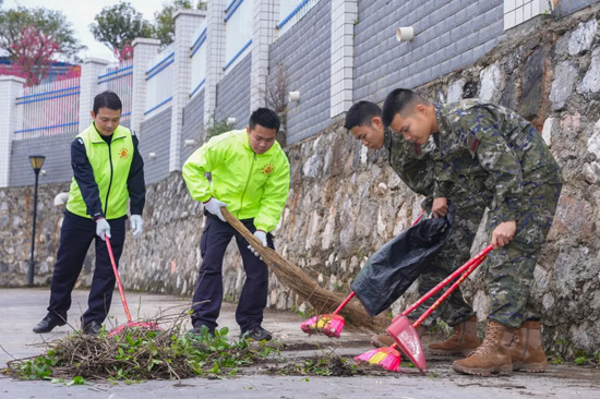 開展環境衛生清理活動