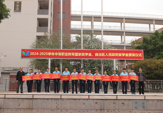 国家奖学金获奖学生合影。刘婷婷摄