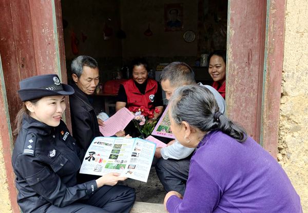 民警開展宣傳活動。警方供圖