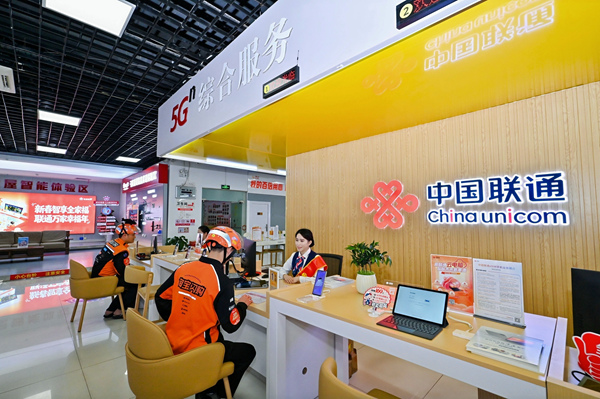广西联通供图：解答业务问题