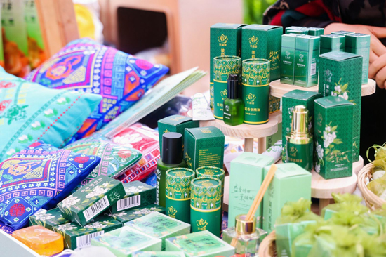 茉莉花产品展示。横州市融媒体中心供图