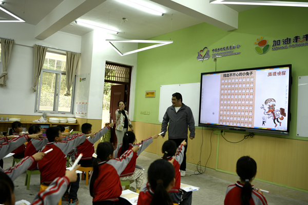 学生参与沉浸式阅读互动课堂。黄丽电摄