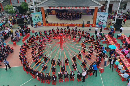 “同心织锦”赶歌圩活动