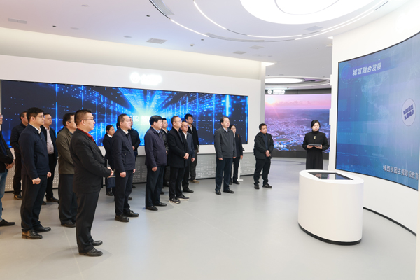 南丹关键金属高质量发展产业园区参观。刘宏壮摄