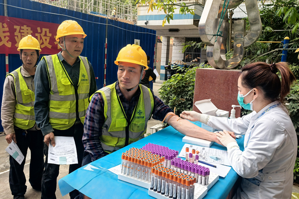 体检现场。陶燕如摄