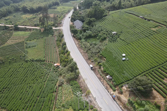 国道241线昭平县西坪至三门滩路段西坪选段改造后。陆桂江摄