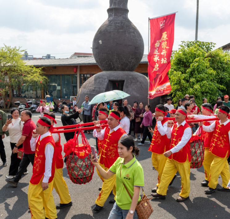 开坛仪式现场。阿松哥摄