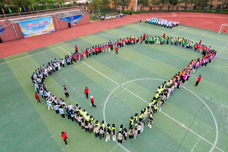 熱身環節：歡樂動感圈。廣西幼師供圖
