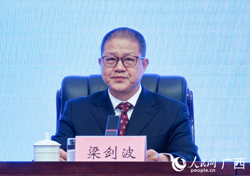 自治区体育局党组成员、副局长梁剑波介绍相关情况。人民网记者 雷琦竣摄