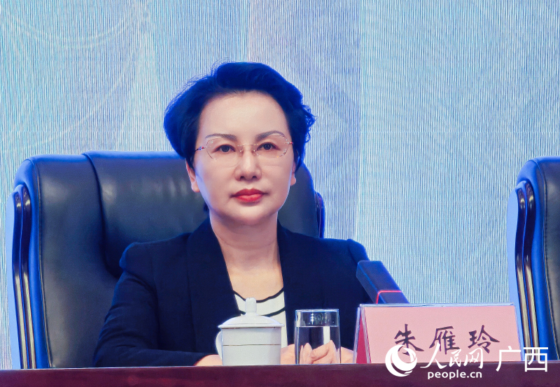 自治区商务厅党组成员、副厅长朱雁玲介绍相关情况。人民网记者 雷琦竣摄