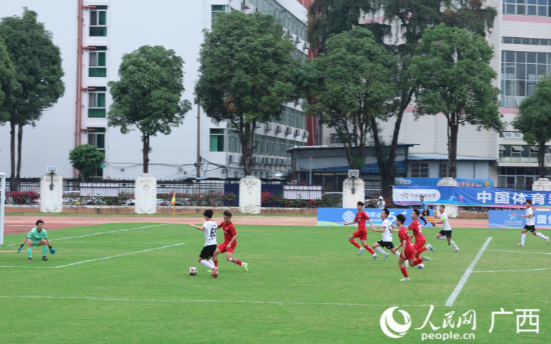 “广西县超”联赛桂西赛区战火再燃 球迷活力助阵