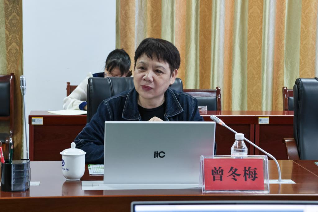 广西大学二级教授、博士生导师曾冬梅作专题讲座