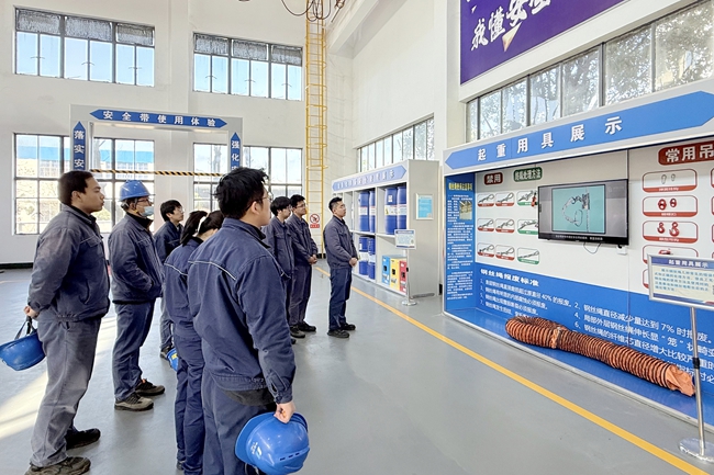 在安全实训中心进行全员安全培训。项将摄