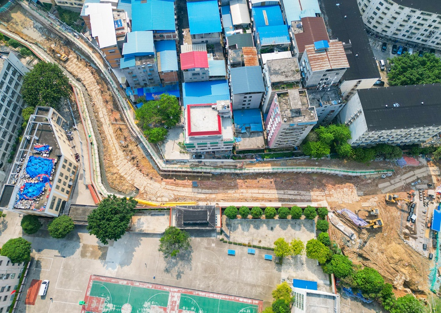 南宁市中心城区雨污分流及排水系统整治项目建设现场。中国一冶供图