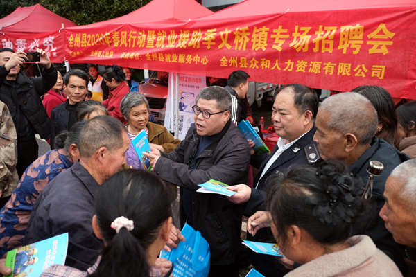 劳动权益保障政策宣传现场。蒋家红摄
