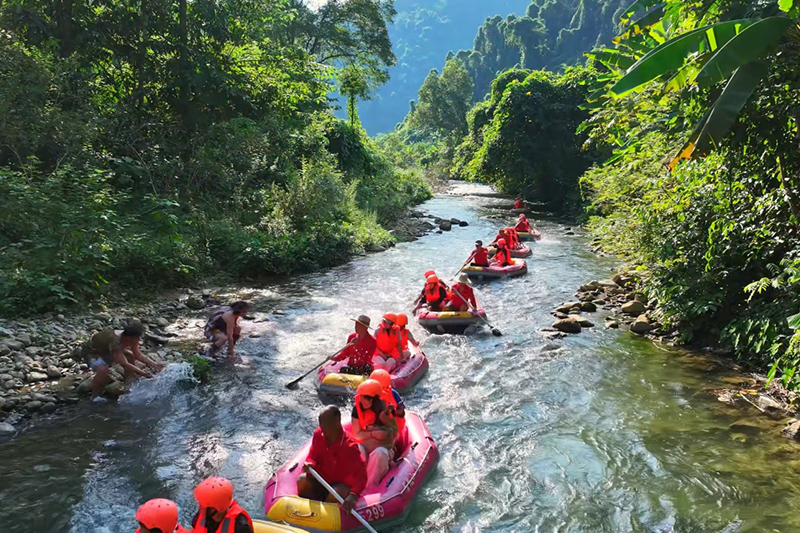 古龙山大峡谷漂流。广西旅发新媒体运营有限公司供图