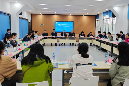国家税务总局桂林市临桂区税务局联合临桂高新技术产业开发区管理委员会，共同举办科创企业专场税企座谈会。秦佩佩摄