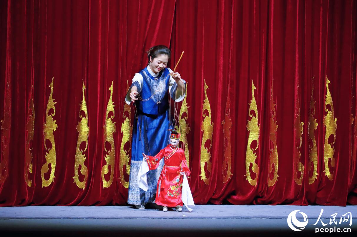 提线木偶戏表演