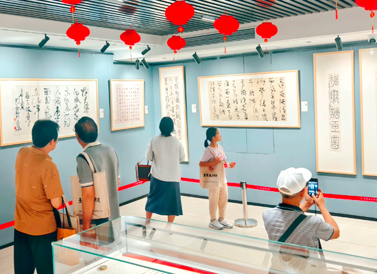 韦克义、谢麟书画联展现场。黄丹摄