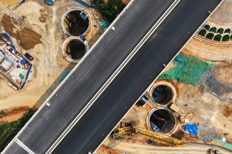 环北广西工程B2标鹿寨至钦州港高速公路交叉专项顶管工程施工现场
