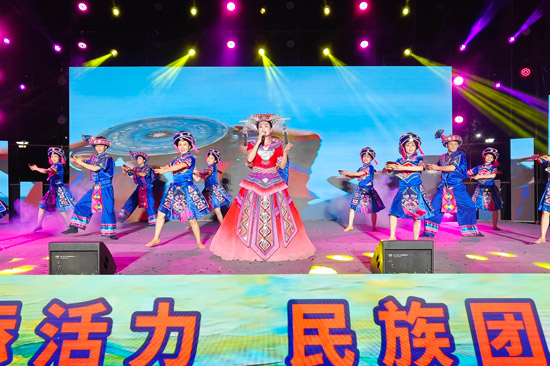 文艺表演。刘元耀摄
